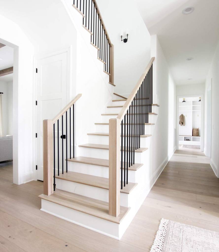 wall-sconce-stairs
